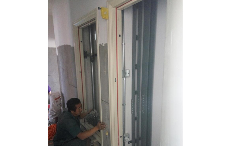 2016年6月28日傳媒學院防火門安裝動態(tài)展示圖