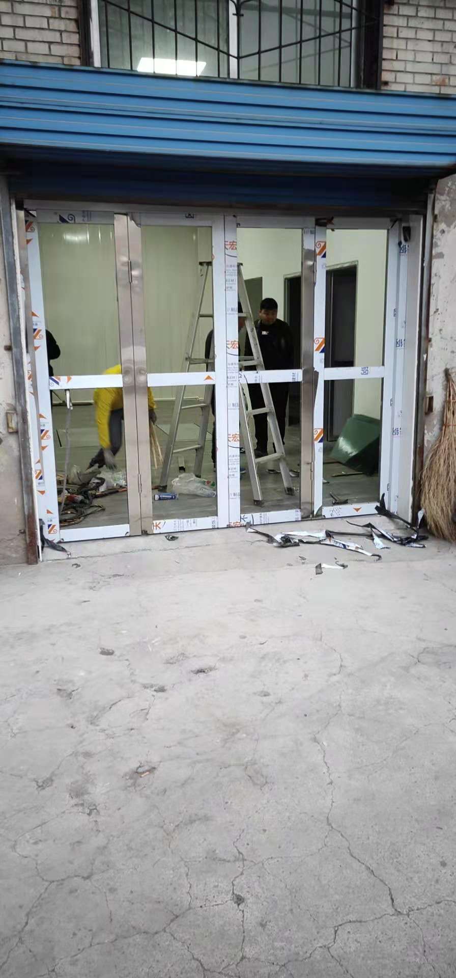 2018年11月16日平陽路農(nóng)機(jī)公司對面禮智信汽服不銹鋼折疊門案例
