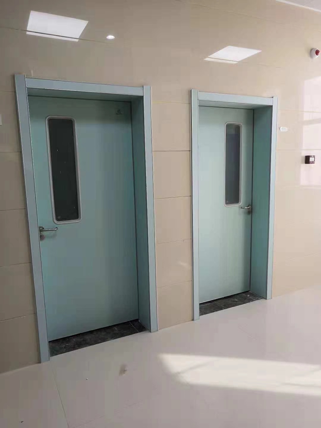 2020醫(yī)院醫(yī)用門(mén)安裝現(xiàn)場(chǎng)